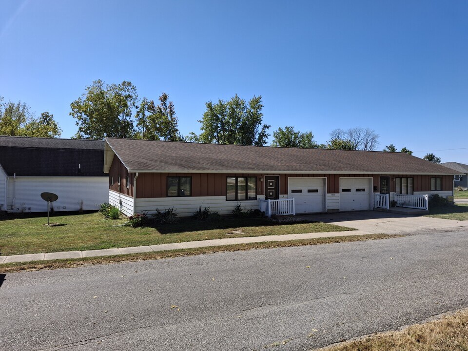 305 8th St, Unit 1 in Lowden, IA - Building Photo