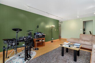 5101 Carriage Way Dr in Rolling Meadows, IL - Building Photo - Building Photo