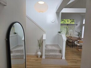 25728 SE 35th Pl in Issaquah, WA - Building Photo - Building Photo