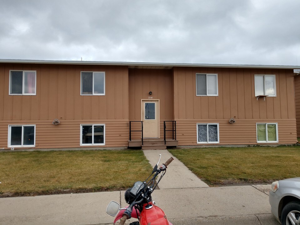 702 N Nowlan Ave in Glendive, MT - Building Photo