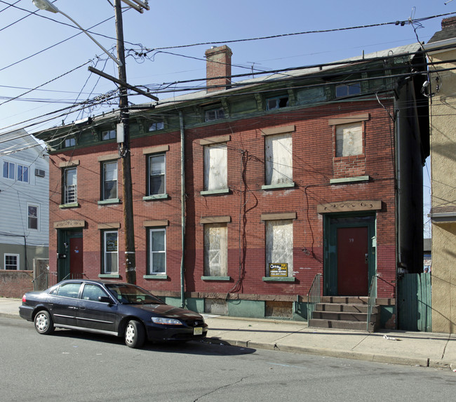 39-41 Throop Ave in New Brunswick, NJ - Foto de edificio - Building Photo