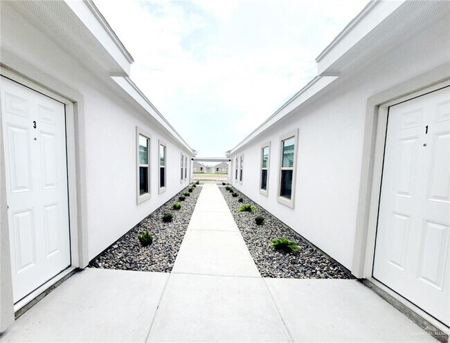5801 Swallow Ave in McAllen, TX - Building Photo - Building Photo