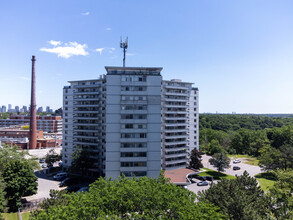 Branson Tower in Toronto, ON - Building Photo - Building Photo