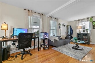 17 Clinton St in Milford, CT - Building Photo - Building Photo