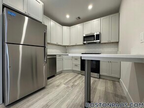 10 Cawfield St, Unit 3 in Boston, MA - Foto de edificio - Building Photo