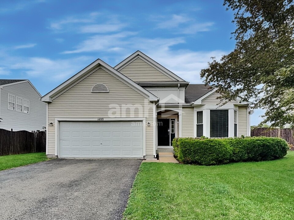 1400 Bridgehampton Dr in Plainfield, IL - Building Photo