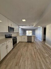 6475 W Oakland Park Blvd in Lauderhill, FL - Building Photo - Building Photo