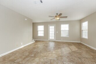 975 Evie Ann Ln in La Vergne, TN - Foto de edificio - Building Photo