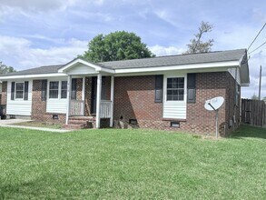 109 Sheffield Rd in Jacksonville, NC - Building Photo - Building Photo