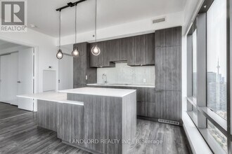 5 St Joseph St in Toronto, ON - Building Photo - Building Photo