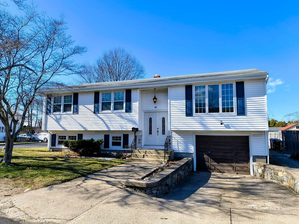 48 Tiffany St in North Providence, RI - Building Photo