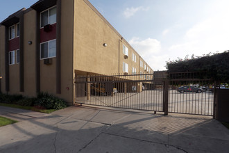 St. Andrew's Arms Apartments in Los Angeles, CA - Building Photo - Building Photo