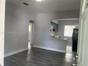 1442 NW 38th St in Miami, FL - Building Photo - Building Photo