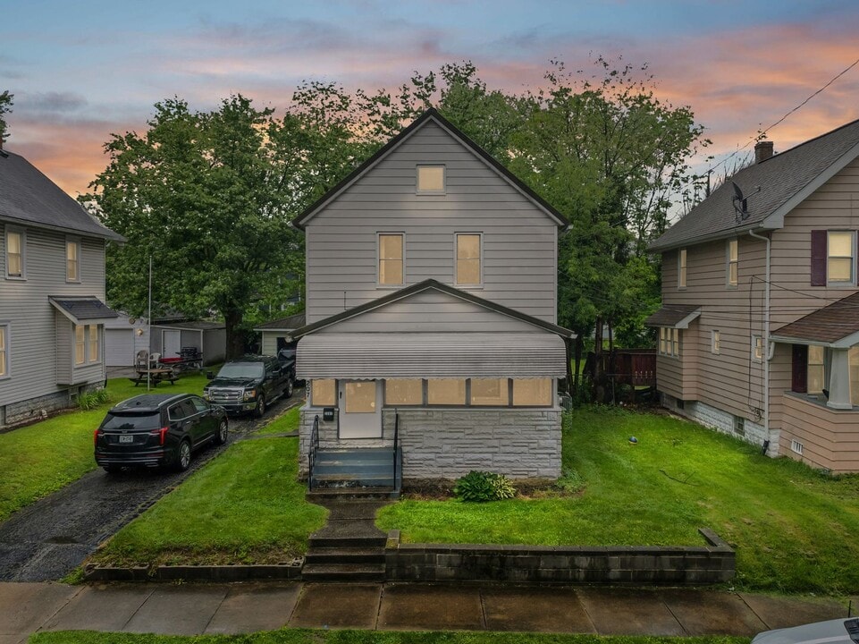 2207 23rd St SW in Akron, OH - Building Photo