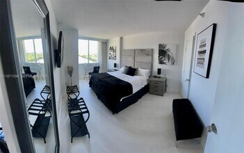 2670 E Sunrise Blvd in Fort Lauderdale, FL - Building Photo - Building Photo