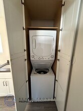 12617 Eucalyptus Ave in Hawthorne, CA - Foto de edificio - Building Photo