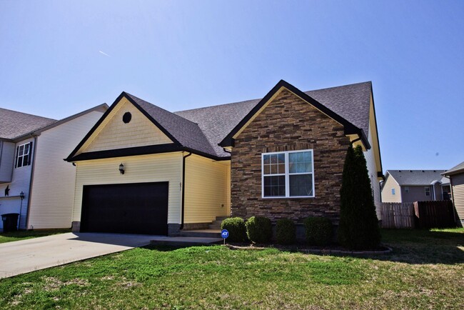 651 Fox Hound Dr in Clarksville, TN - Building Photo - Building Photo