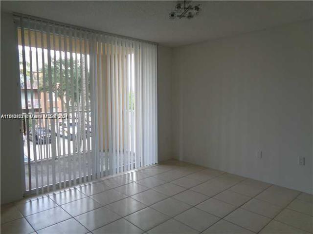 720 SW 111th Ave, Unit 207 in Pembroke Pines, FL - Foto de edificio - Building Photo