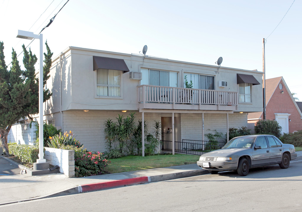 Park Street Apartments in Bellflower, CA - Building Photo