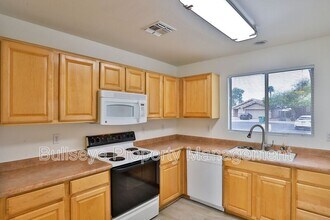 1697 N La Fresa Dr in Goodyear, AZ - Building Photo - Building Photo
