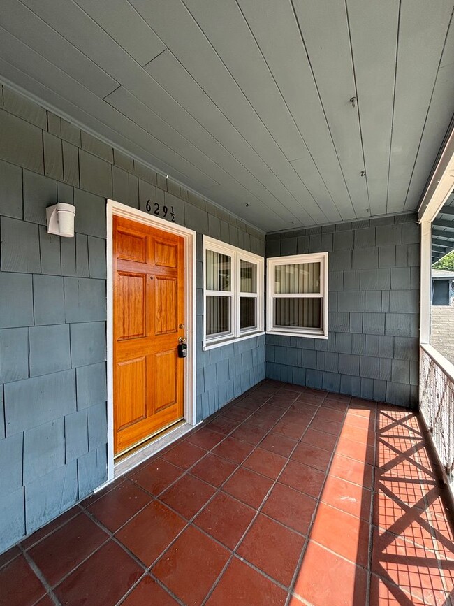 962 1/2-633 W Glenoaks Blvd in Glendale, CA - Building Photo - Building Photo