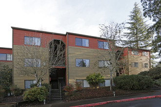 Crystal Lake in Milwaukie, OR - Building Photo - Building Photo