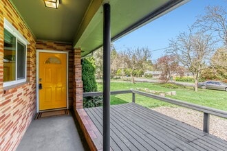 7010 NE Alberta St in Portland, OR - Building Photo - Building Photo