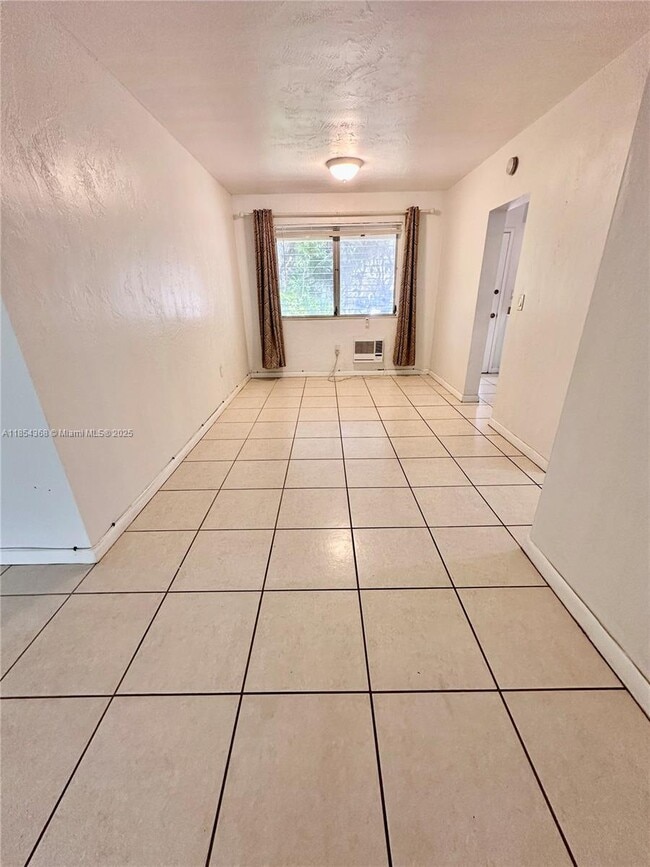30 Park Dr in Bal Harbour, FL - Building Photo - Building Photo