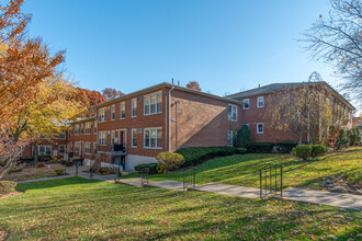 Armstrong Gardens in Staten Island, NY - Building Photo - Building Photo