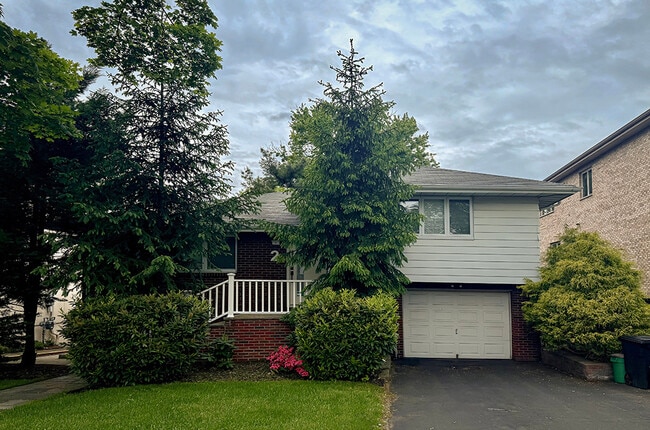 property at 2 Rossett St