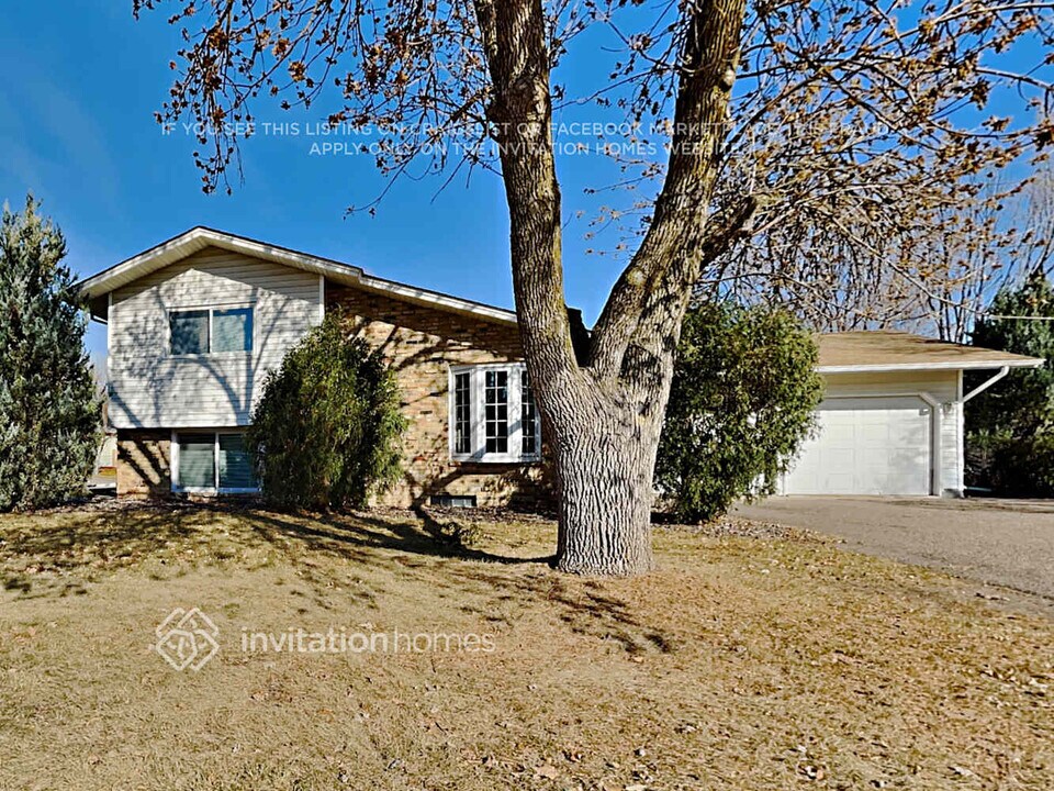 7944 Idaho Cir N in Minneapolis, MN - Building Photo