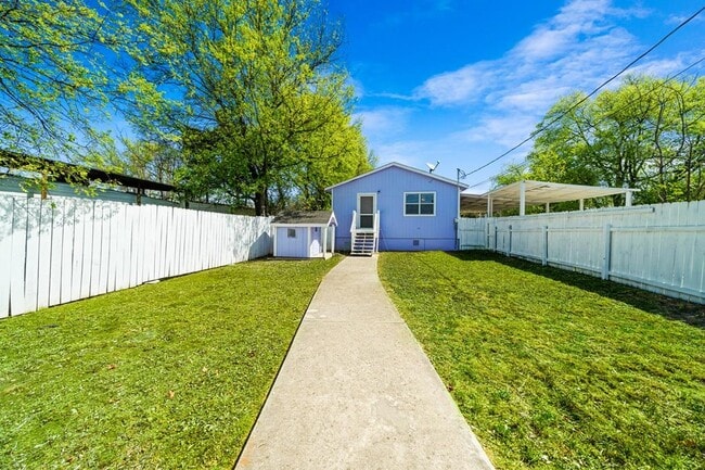 property at 220 W Davis St