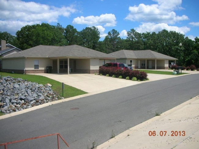 Shady Heights Apartment Homes in Hot Springs, AR - Foto de edificio - Building Photo