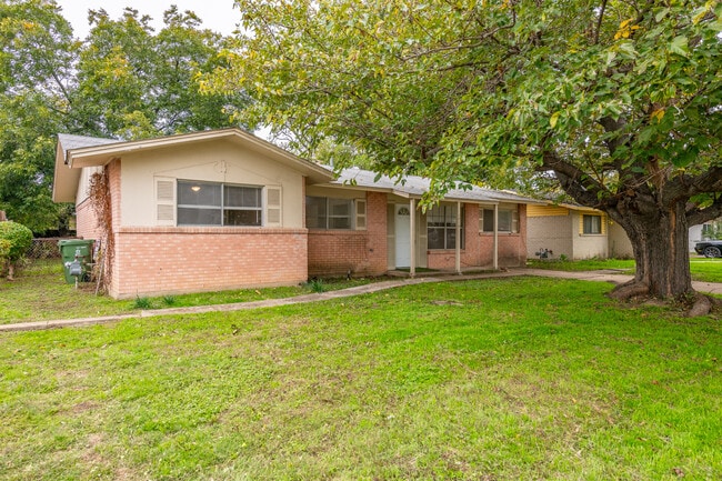 1816 E Tucker Blvd in Arlington, TX - Building Photo - Building Photo