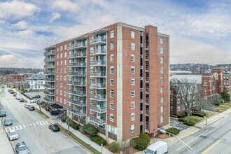 Executive House in Worcester, MA - Foto de edificio - Building Photo