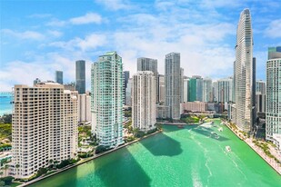900 Brickell Key Blvd in Miami, FL - Building Photo