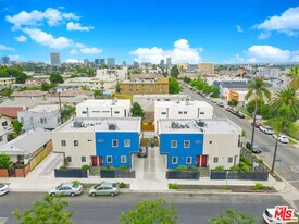 4710 W Maplewood Ave in Los Angeles, CA - Building Photo