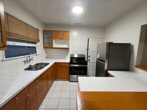 907 14th St, Unit # 2 in Santa Monica, CA - Foto de edificio - Building Photo
