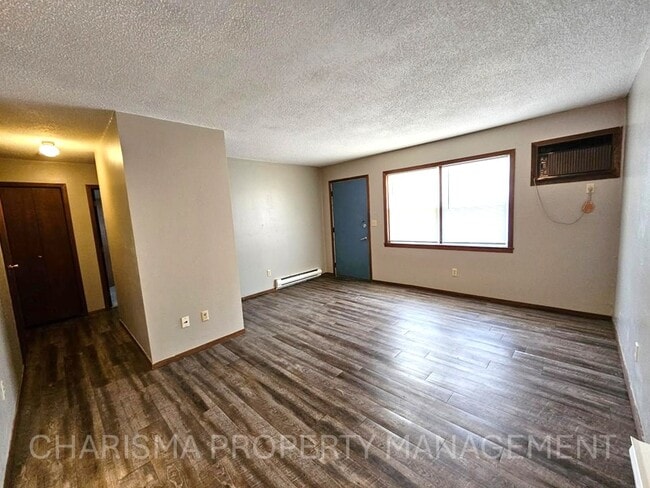 1005 4th St, Unit 10 in Garretson, SD - Foto de edificio - Building Photo