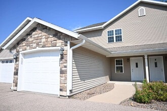 3301 Echo Dells Ave in Stevens Point, WI - Foto de edificio - Building Photo