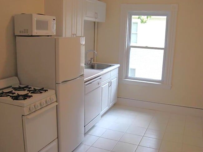 37 Chester St, Unit 2 in Somerville, MA - Building Photo - Building Photo