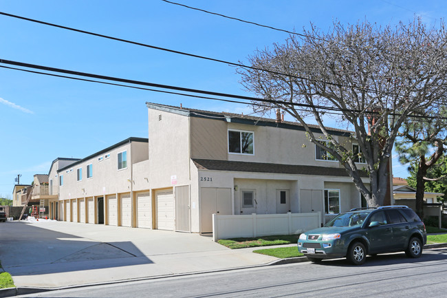 2521 Florida St in Huntington Beach, CA - Building Photo - Building Photo