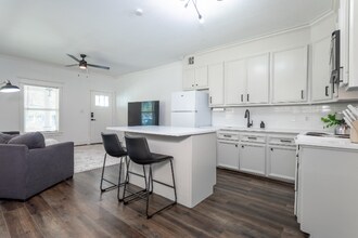406 Pecore St in Houston, TX - Building Photo - Building Photo