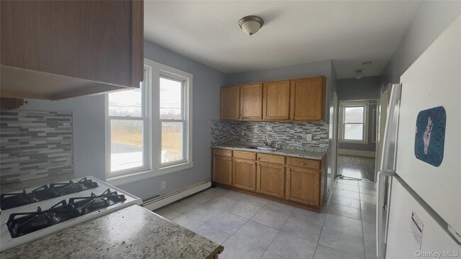 211 Winnikee Ave in Poughkeepsie, NY - Building Photo - Building Photo