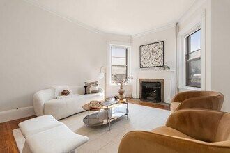320 Commonwealth Ave in Boston, MA - Building Photo - Building Photo