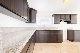 631 E 78th St in Los Angeles, CA - Building Photo - Building Photo