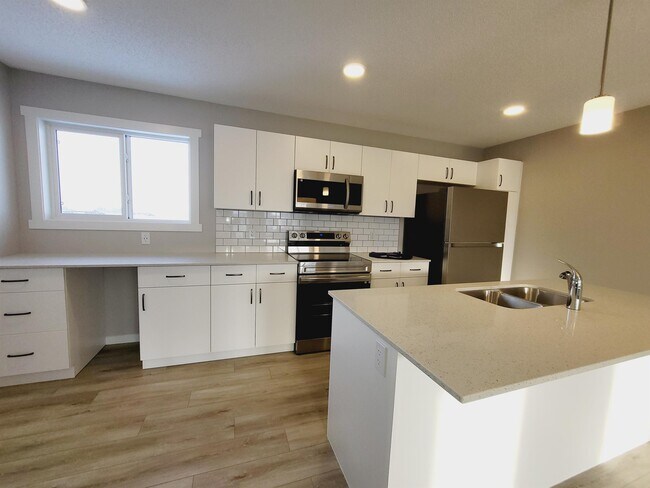 1111 Cy Becker Rd NW in Edmonton, AB - Building Photo - Building Photo