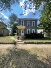 621 Livingston Ave NE in Grand Rapids, MI - Foto de edificio - Building Photo