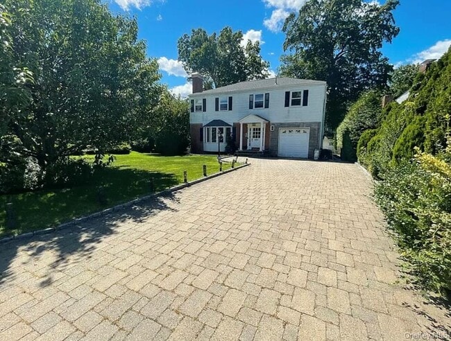 106 New Wilmot Rd in Scarsdale, NY - Building Photo - Building Photo