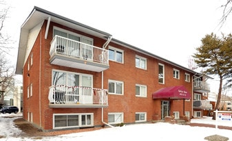 10236 123rd St NW in Edmonton, AB - Building Photo